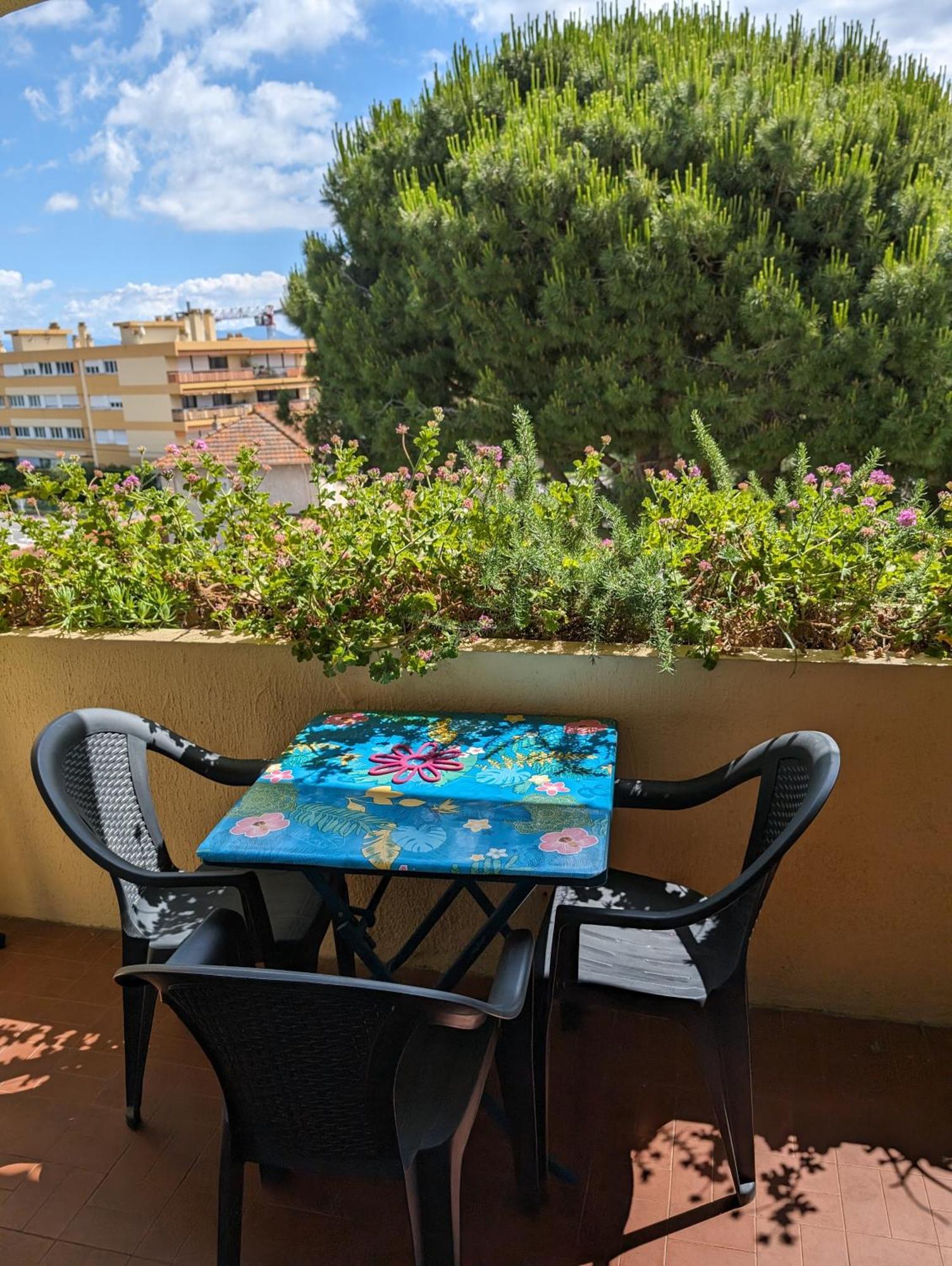 Studio Calme Dernier Etage Antibes Exterior photo
